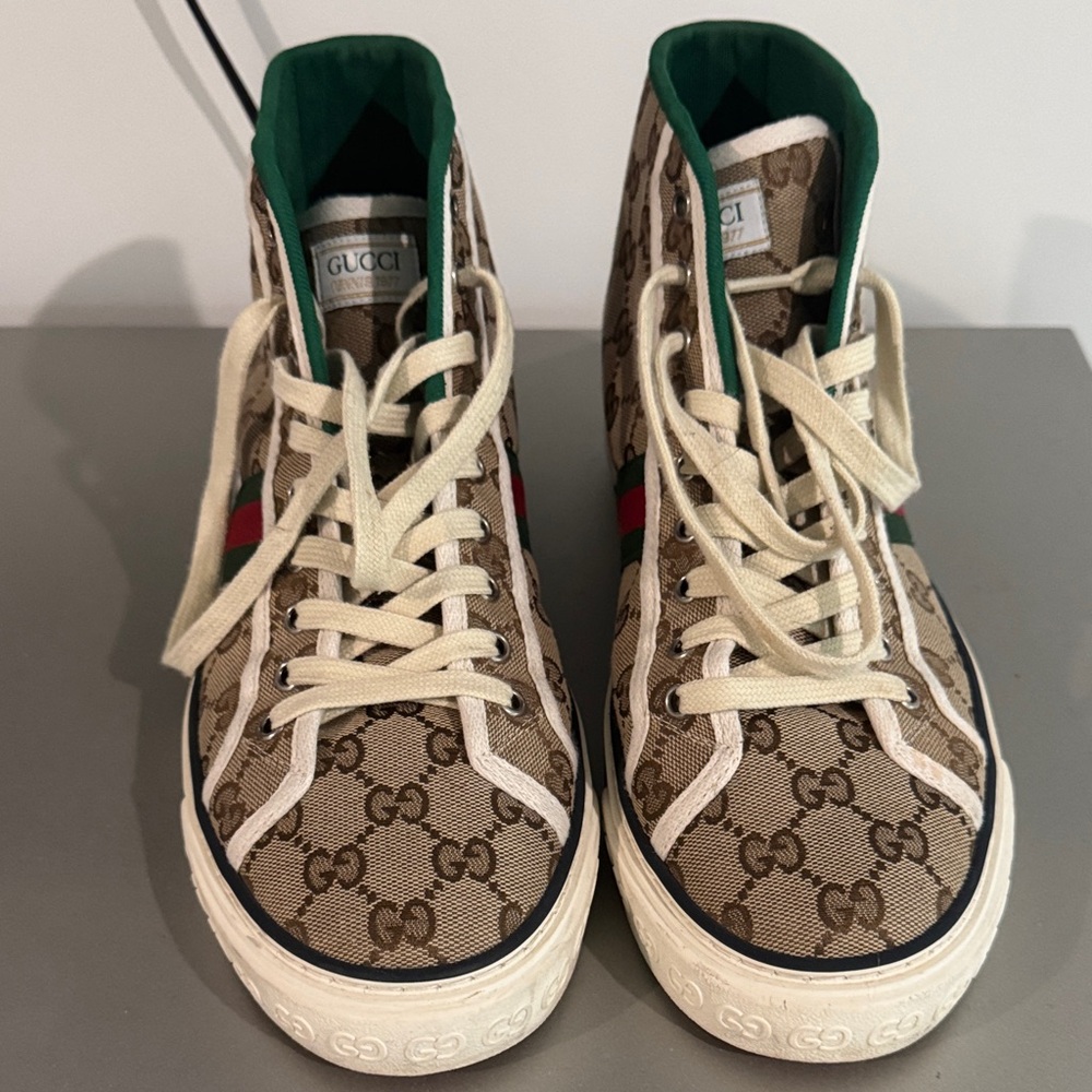 Gucci Beige High-Top Sneakers with Green and Red Accents - Picture 2 of 4
